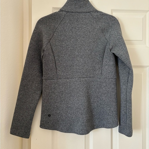 Lululemon zip up jacket size 2 - Picture 2 of 2